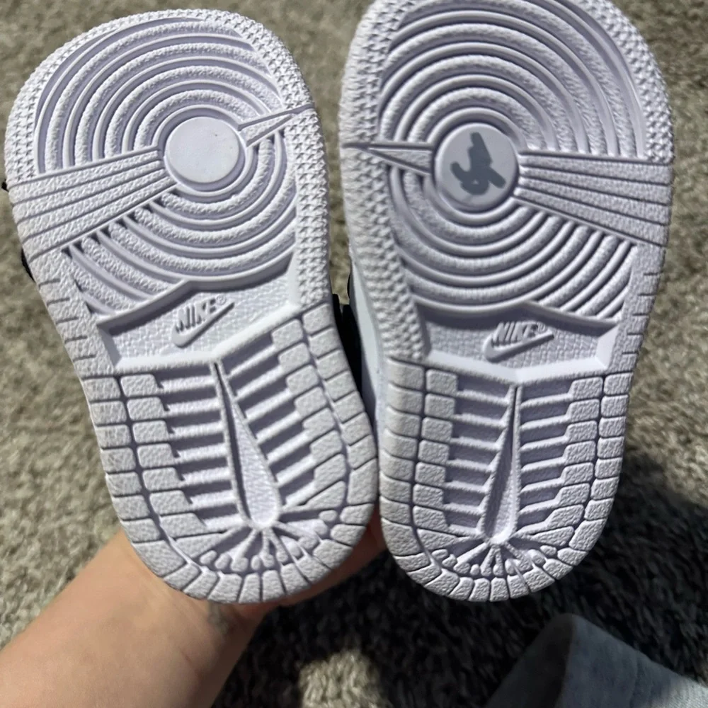 Nike Infant High-Top Sneakers - Picture 5 of 6